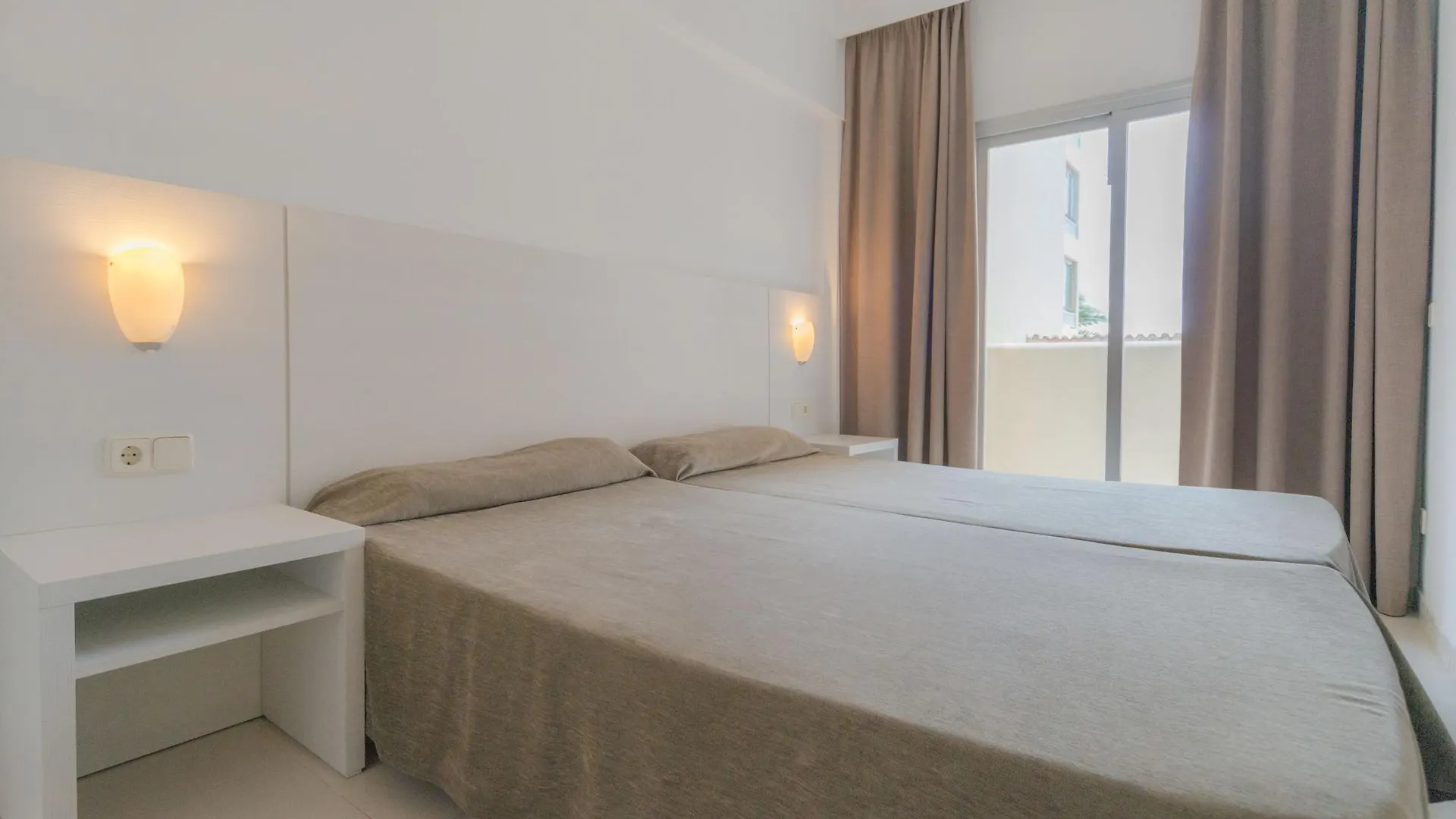 Apartamentos Embat Кан Пастилла